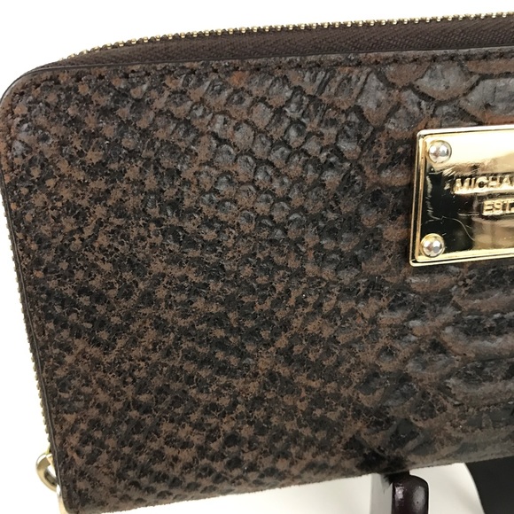 Michael Kors Snake Skin Embossed Wallet - Picture 10 of 10